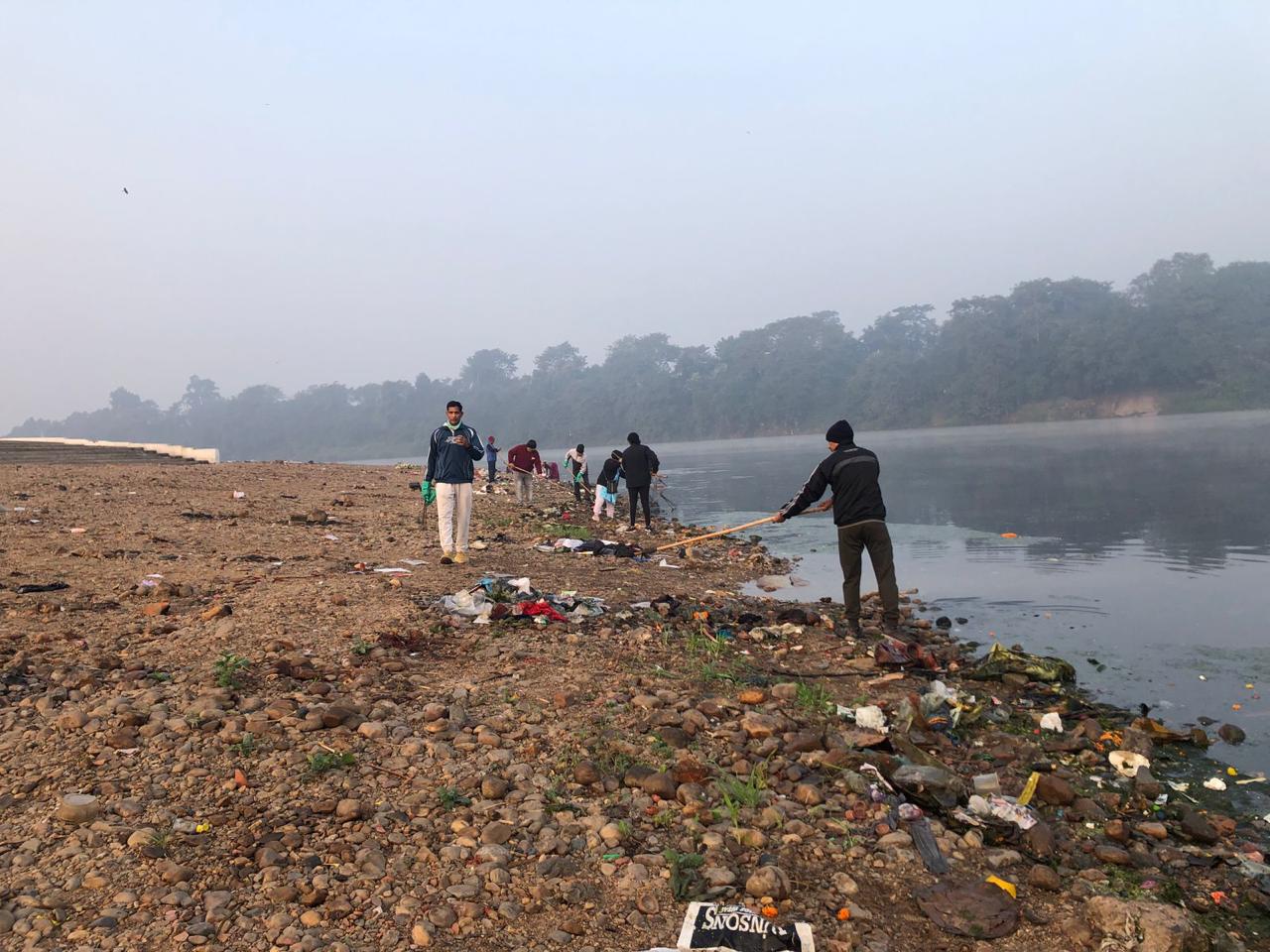 JRSDWA volunteers cleaning the riverbank on a foggy winter morning
